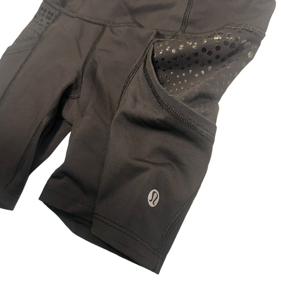 Lululemon Run: Shorty Short Black Shorts size 2 - Picture 16 of 17